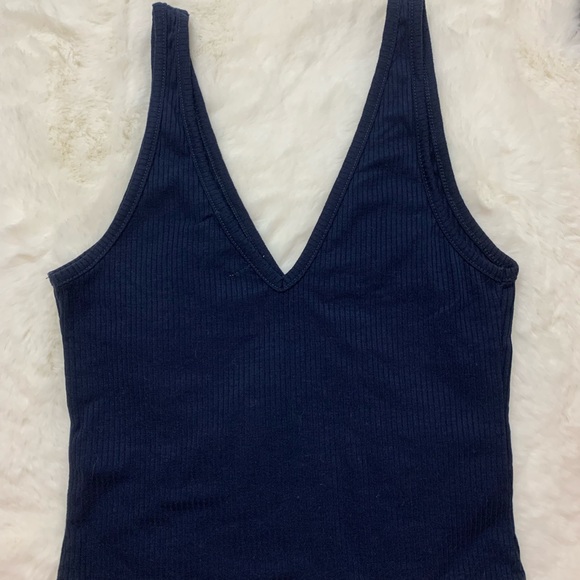 Bundle of 4 Tank Tops - Picture 9 of 11